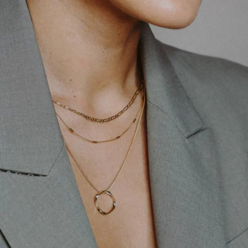 Collar de Círculo Abierto de Tres Hileras | Oro
